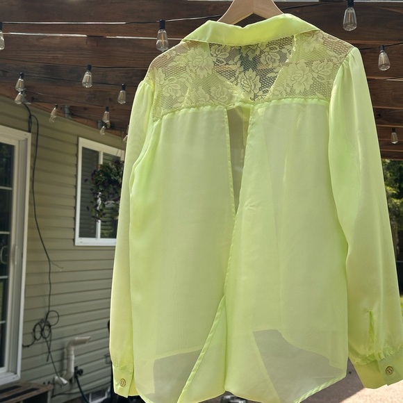 Metaphor Light Yellow Sheer & Lace Blouse Open Back Design Women’s Large NWT - Picture 13 of 16